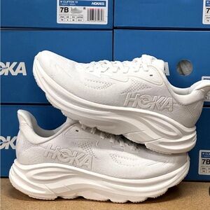 Hoka Women’s Clifton 10 white size 10